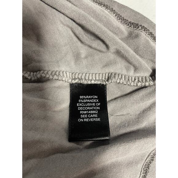 Torrid Super Soft Grey Crochet Sharkbite Hem Top Size 1X - Picture 5 of 6